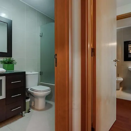 Apt 3 Bed And Parking *